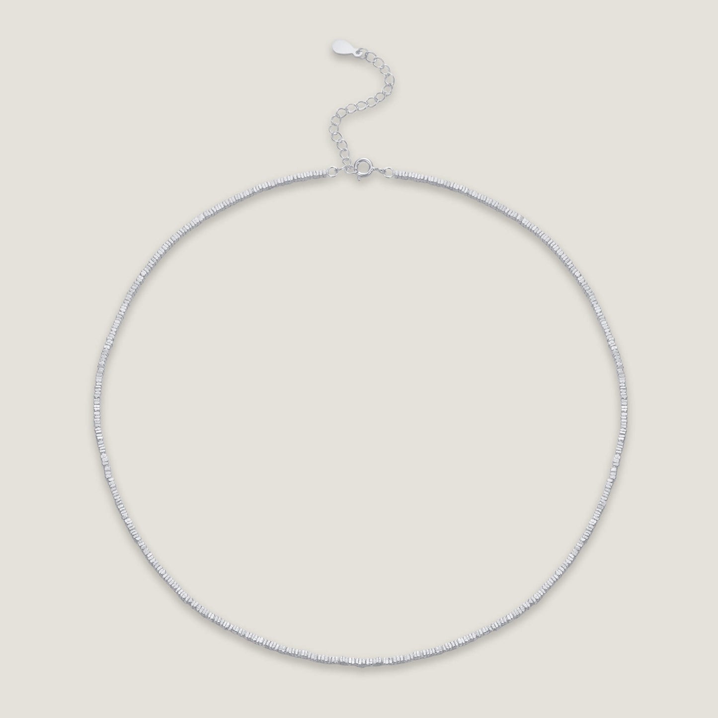 - Broken Silver Necklace Product Descriptions：The simple hand-chopped silver necklace made of broken silver fully embodies the meaning of 'less is more'. 