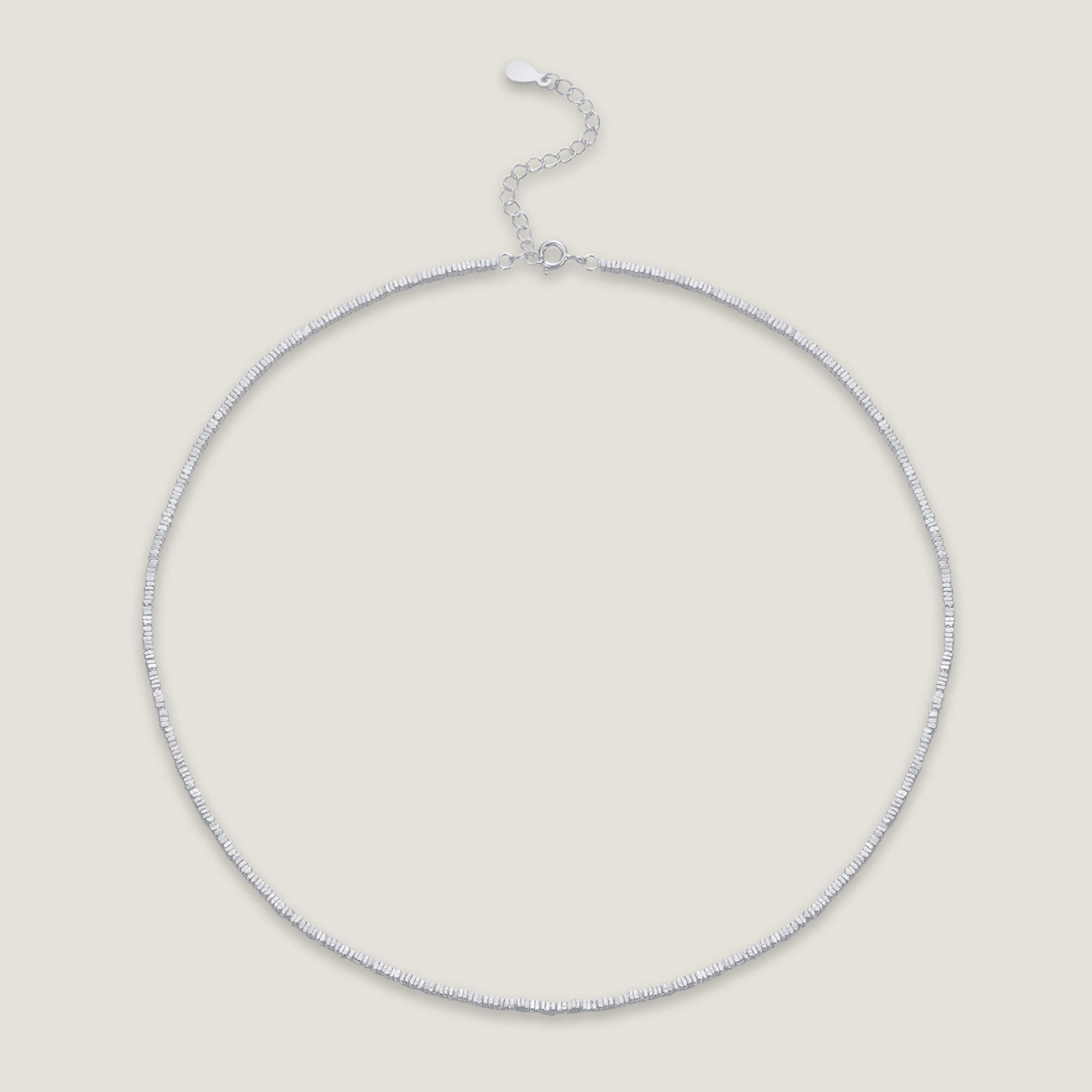 - Broken Silver Necklace Product Descriptions：The simple hand-chopped silver necklace made of broken silver fully embodies the meaning of 'less is more'. 