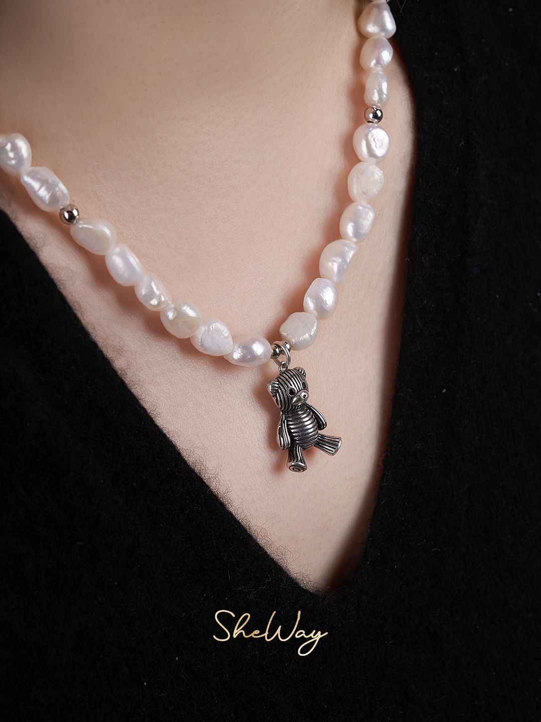 Bear Baroque Pearl Necklace